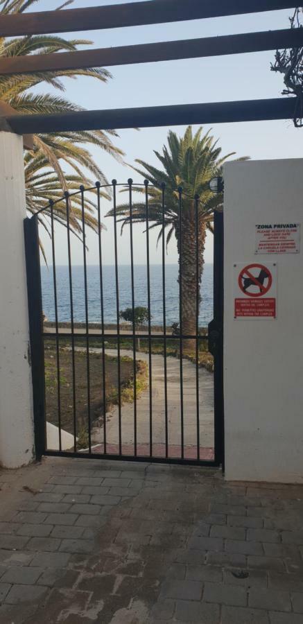 Casa a primera linea de mar Costa Teguise Esterno foto